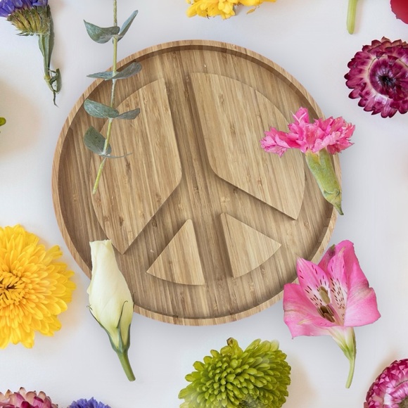 NATURAL LIFE Hippie Boho Bamboo Wood Charcuterie Serving Board Peace Sign NWT - Picture 3 of 16